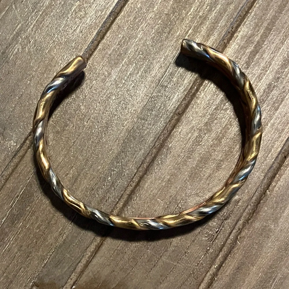 🌸Sergio Lub Cuff Bracelet - Picture 3 of 6